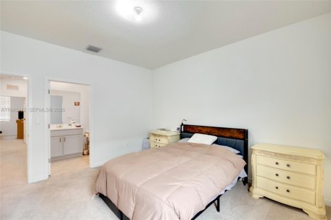 Townhouse in Florida City, Florida 3 bedrooms, 128.3 sq.m. № 2055637 - photo 12