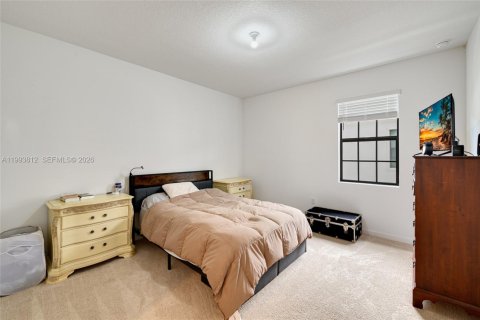 Townhouse in Florida City, Florida 3 bedrooms, 128.3 sq.m. № 2055637 - photo 11