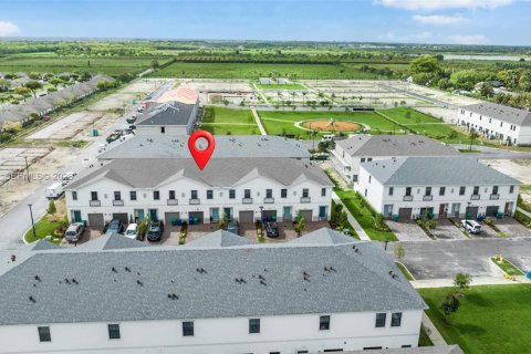 Townhouse in Florida City, Florida 3 bedrooms, 128.3 sq.m. № 2055637 - photo 21