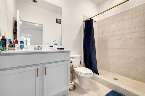 Townhouse in Florida City, Florida 3 bedrooms, 128.3 sq.m. № 2055637 - photo 13