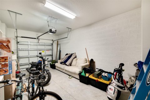 Townhouse in Florida City, Florida 3 bedrooms, 128.3 sq.m. № 2055637 - photo 9