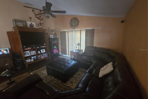 House in Davenport, Florida 4 bedrooms, 185.71 sq.m. № 1796072 - photo 13