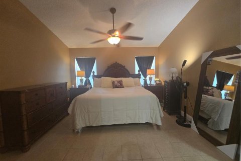 House in Davenport, Florida 4 bedrooms, 185.71 sq.m. № 1796072 - photo 24