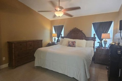 House in Davenport, Florida 4 bedrooms, 185.71 sq.m. № 1796072 - photo 27