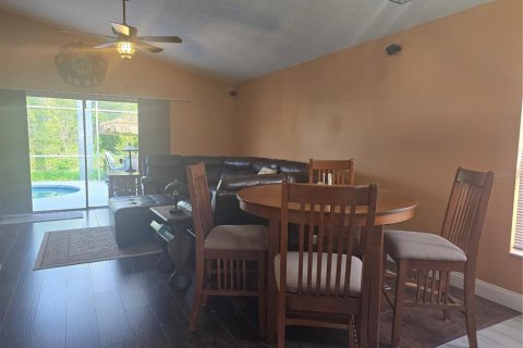 House in Davenport, Florida 4 bedrooms, 185.71 sq.m. № 1796072 - photo 12
