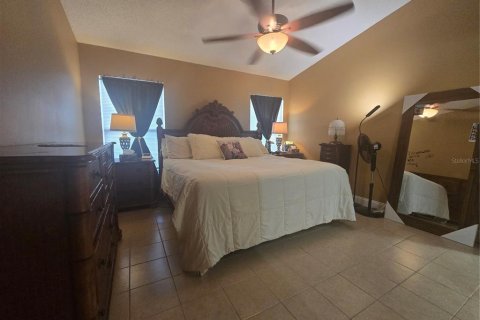 House in Davenport, Florida 4 bedrooms, 185.71 sq.m. № 1796072 - photo 25