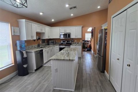 House in Davenport, Florida 4 bedrooms, 185.71 sq.m. № 1796072 - photo 6