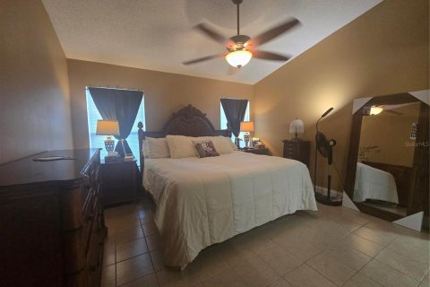 House in Davenport, Florida 4 bedrooms, 185.71 sq.m. № 1796072 - photo 26