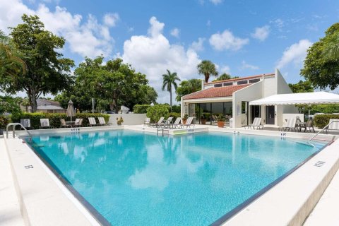 Condo in West Palm Beach, Florida, 2 bedrooms  № 2246276 - photo 16