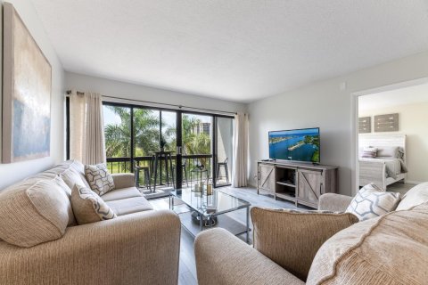Condo in West Palm Beach, Florida, 2 bedrooms  № 2246276 - photo 3