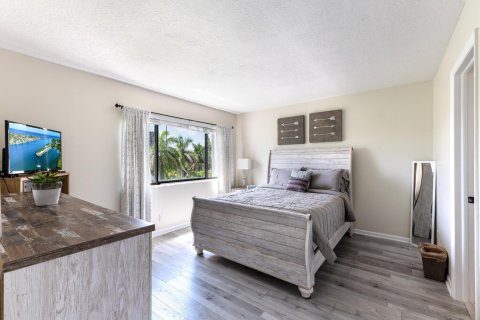 Condo in West Palm Beach, Florida, 2 bedrooms  № 2246276 - photo 7