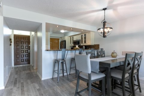 Condo in West Palm Beach, Florida, 2 bedrooms  № 2246276 - photo 4
