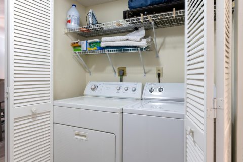 Condo in West Palm Beach, Florida, 2 bedrooms  № 2246276 - photo 23