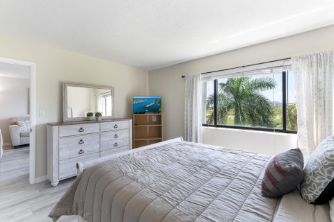 Condo in West Palm Beach, Florida, 2 bedrooms  № 2246276 - photo 8