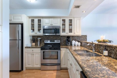 Condo in West Palm Beach, Florida, 2 bedrooms  № 2246276 - photo 13