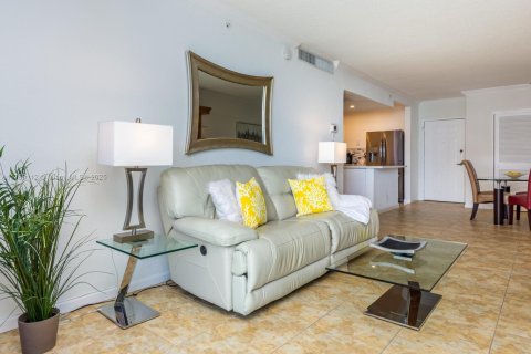 Condo in Hollywood, Florida, 1 bedroom  № 1756159 - photo 30