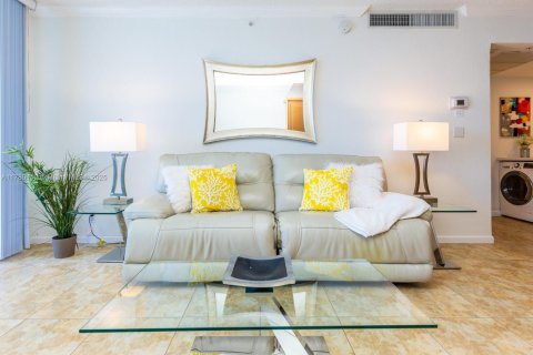 Condo in Hollywood, Florida, 1 bedroom  № 1756159 - photo 28