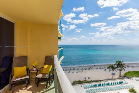 Condo in Hollywood, Florida, 1 bedroom  № 1756159 - photo 23