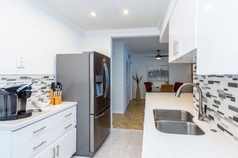 Condo in Hollywood, Florida, 1 bedroom  № 1756159 - photo 17