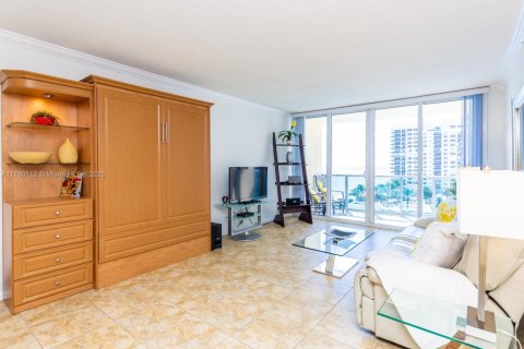Condo in Hollywood, Florida, 1 bedroom  № 1756159 - photo 20