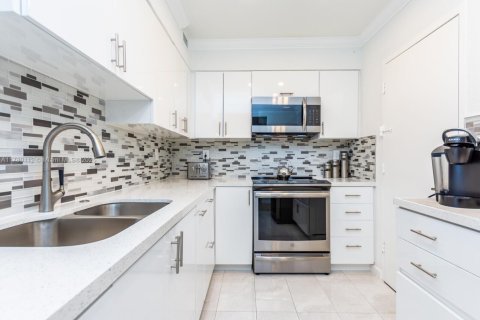 Condo in Hollywood, Florida, 1 bedroom  № 1756159 - photo 10
