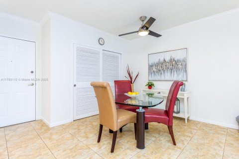 Condo in Hollywood, Florida, 1 bedroom  № 1756159 - photo 11