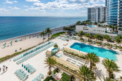Condo in Hollywood, Florida, 1 bedroom  № 1756159 - photo 24