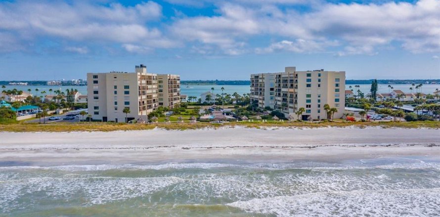 Condo in Clearwater, Florida, 2 bedrooms  № 1625645