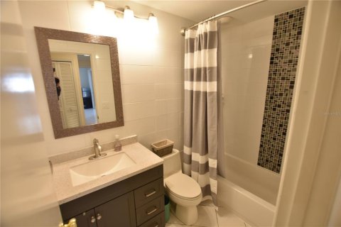 House in Sarasota, Florida 3 bedrooms, 158.49 sq.m. № 1539393 - photo 17