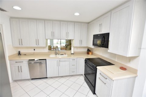 House in Sarasota, Florida 3 bedrooms, 158.49 sq.m. № 1539393 - photo 6