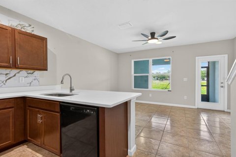 Townhouse in Holiday, Florida 3 bedrooms, 133.78 sq.m. № 2117159 - photo 16
