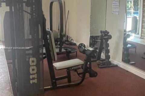 Condo in Miami, Florida, 2 bedrooms  № 2002660 - photo 17