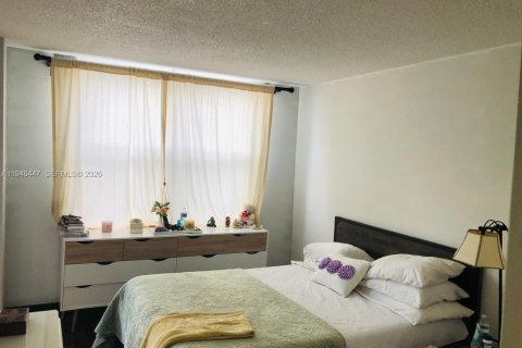 Condo in Miami, Florida, 2 bedrooms  № 2002660 - photo 11