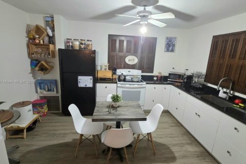 Villa ou maison à louer à Palmetto Bay, Floride: 2 chambres, 85.66 m2 № 1927506 - photo 9