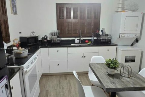 Villa ou maison à louer à Palmetto Bay, Floride: 2 chambres, 85.66 m2 № 1927506 - photo 10