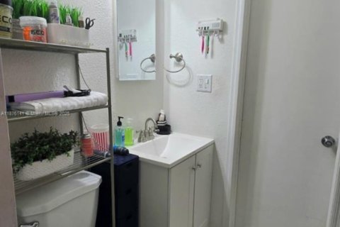 Villa ou maison à louer à Palmetto Bay, Floride: 2 chambres, 85.66 m2 № 1927506 - photo 18