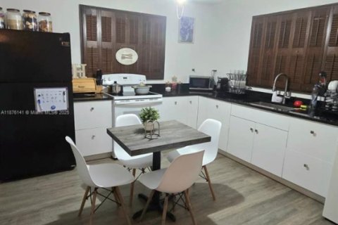 Villa ou maison à louer à Palmetto Bay, Floride: 2 chambres, 85.66 m2 № 1927506 - photo 11