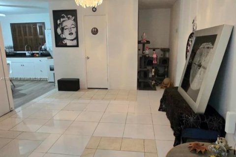 Villa ou maison à louer à Palmetto Bay, Floride: 2 chambres, 85.66 m2 № 1927506 - photo 8