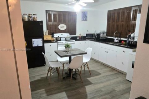 Villa ou maison à louer à Palmetto Bay, Floride: 2 chambres, 85.66 m2 № 1927506 - photo 12