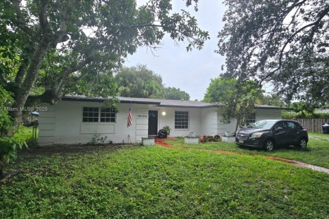 Villa ou maison à louer à Palmetto Bay, Floride: 2 chambres, 85.66 m2 № 1927506 - photo 1