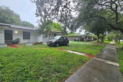 Villa ou maison à louer à Palmetto Bay, Floride: 2 chambres, 85.66 m2 № 1927506 - photo 3