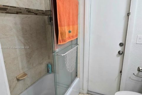 Villa ou maison à louer à Palmetto Bay, Floride: 2 chambres, 85.66 m2 № 1927506 - photo 19