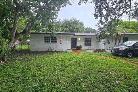 Villa ou maison à louer à Palmetto Bay, Floride: 2 chambres, 85.66 m2 № 1927506 - photo 2