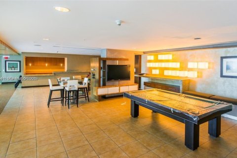 Condo in Miami, Florida, 2 bedrooms  № 2401273 - photo 20