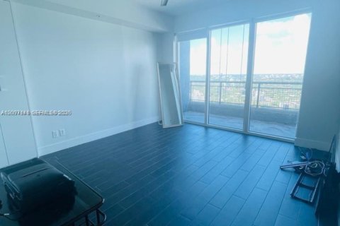 Condo in Miami, Florida, 2 bedrooms  № 2401273 - photo 12