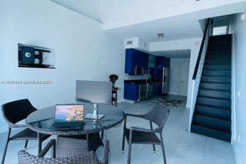 Condo in Miami, Florida, 2 bedrooms  № 2401273 - photo 5