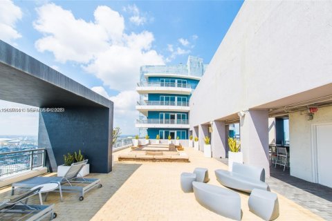 Condo in Miami, Florida, 2 bedrooms  № 2401273 - photo 23