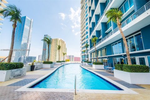 Condo in Miami, Florida, 2 bedrooms  № 2401273 - photo 18