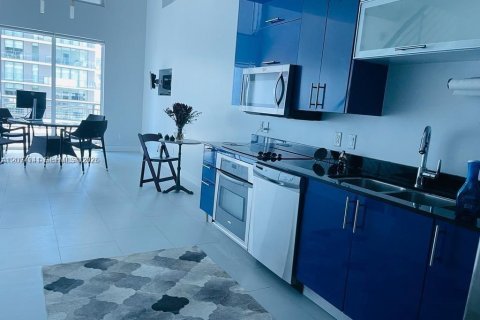 Condo in Miami, Florida, 2 bedrooms  № 2401273 - photo 3