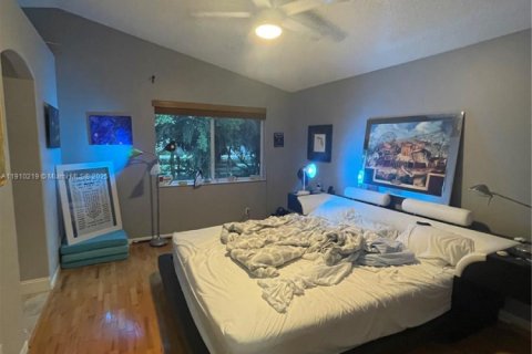 Villa ou maison à louer à Hollywood, Floride: 4 chambres, 187.2 m2 № 1966432 - photo 4